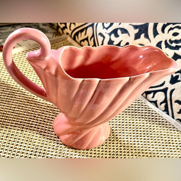 Vintage Pink Bauer USA Pottery Swirl Design Pitcher Flower Vase Signed - Picture 6 of 13